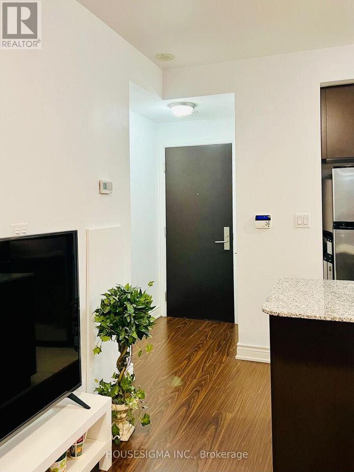 Property Photo:  4033 Hurontario Street 312  ON L4Z 0B8 