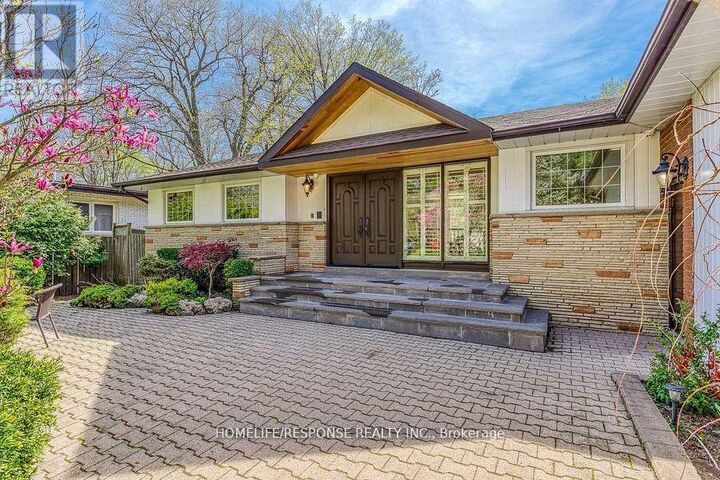 Property Photo:  3640 Burnbrae Drive  ON L5C 2N7 