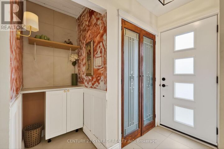 Property Photo:  2358 Joliffe Street  ON K1G 1H2 