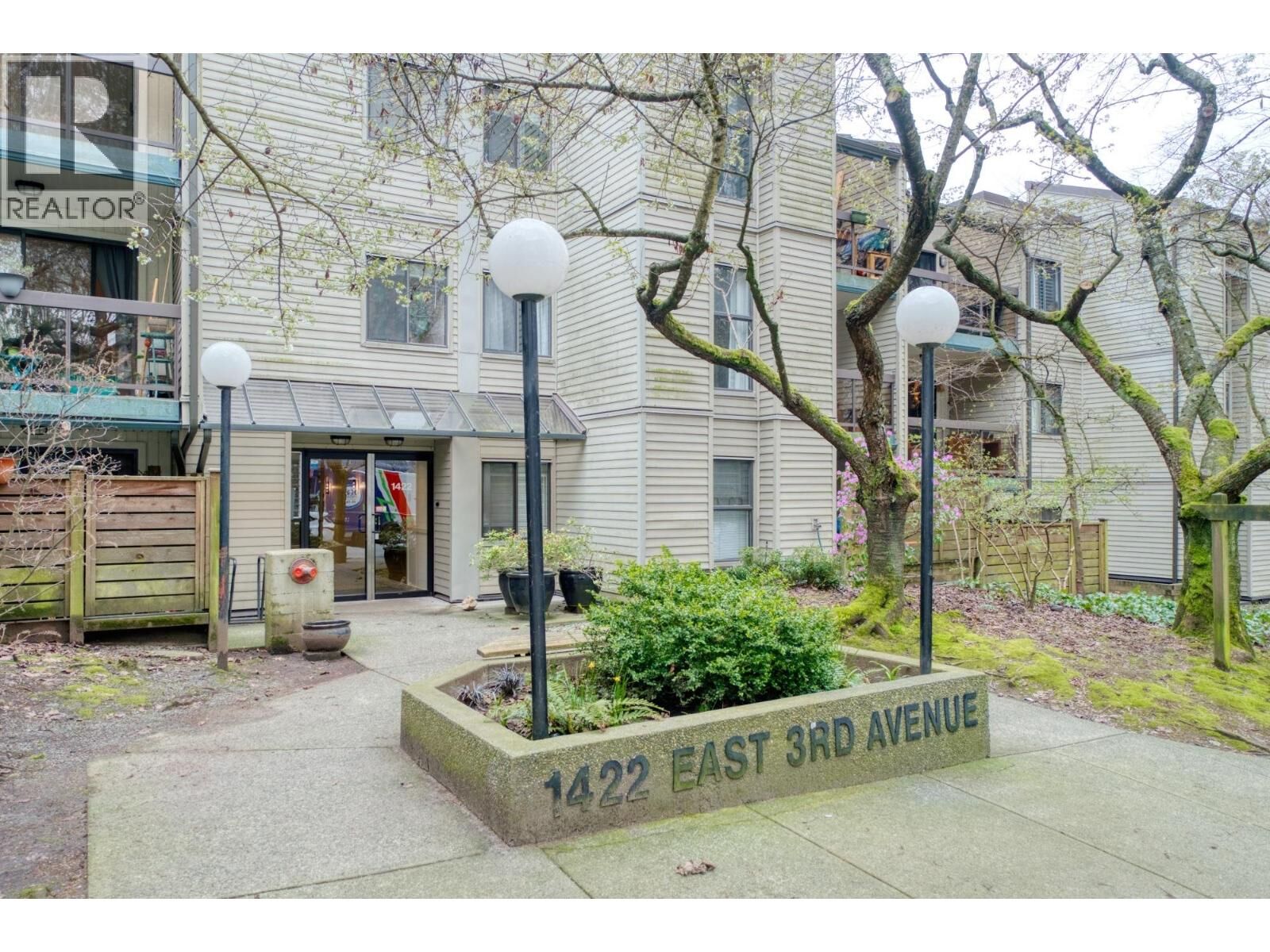 Property Photo:  1422 East 3rd Avenue 309  BC V5N 5R5 