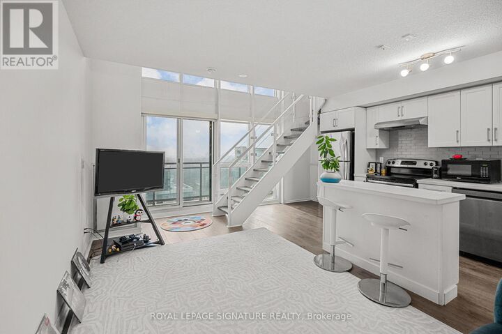 Property Photo:  155 Legion Road North 1511  ON M8Y 0A7 