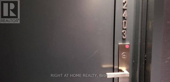 Property Photo:  28 Wellesley Street East 2403  ON M4Y 0C4 