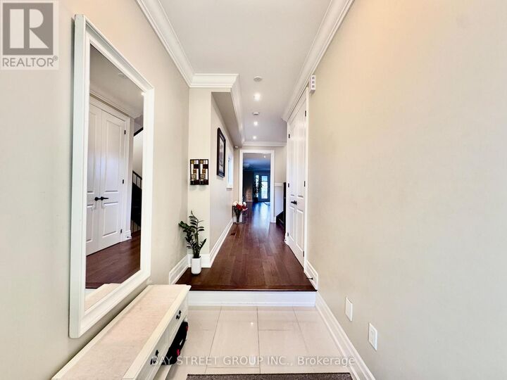 Property Photo:  1033 Shaw Drive  ON L5G 3Z3 