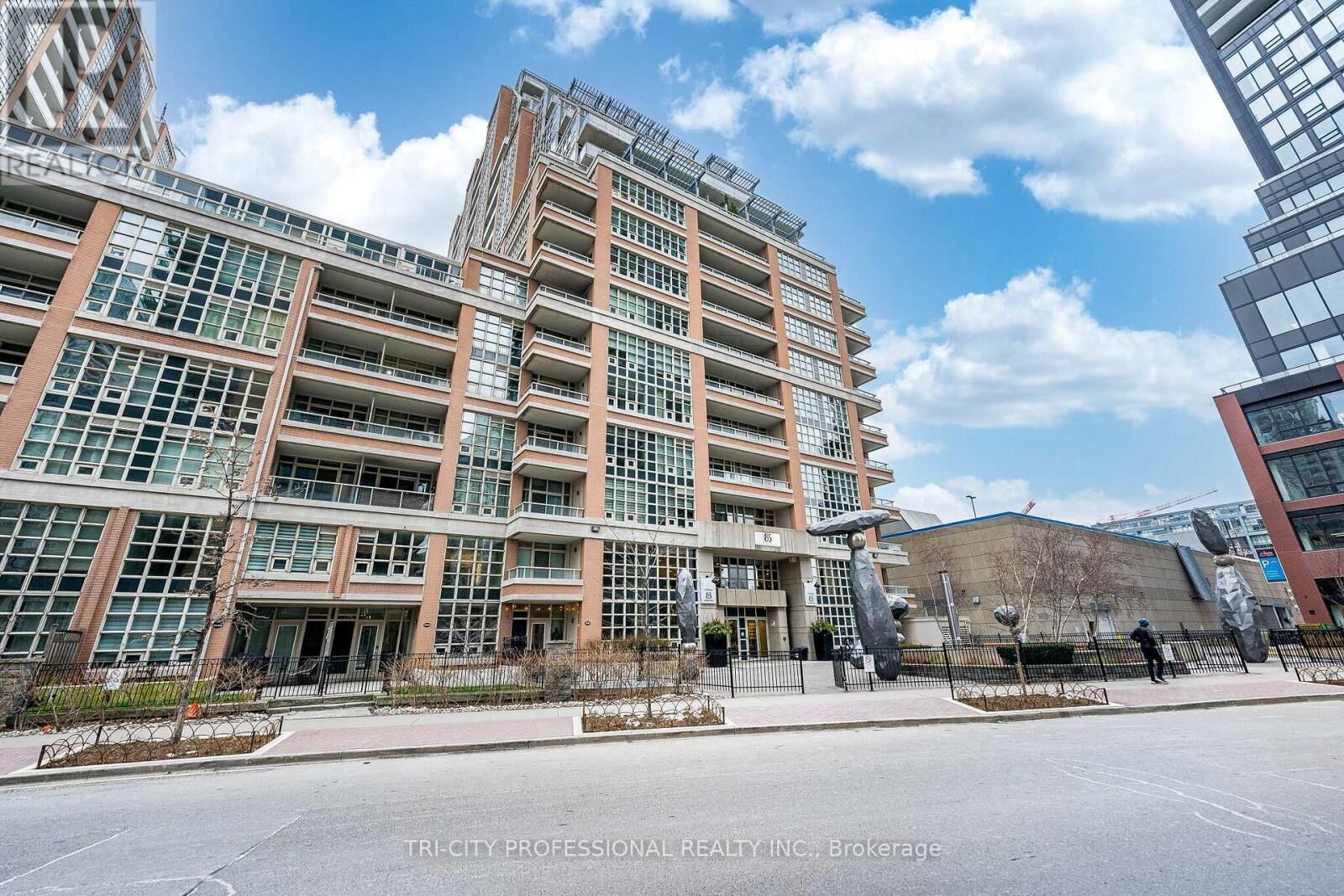 Property Photo:  85 E Liberty Street 1713  ON M6K 3R4 