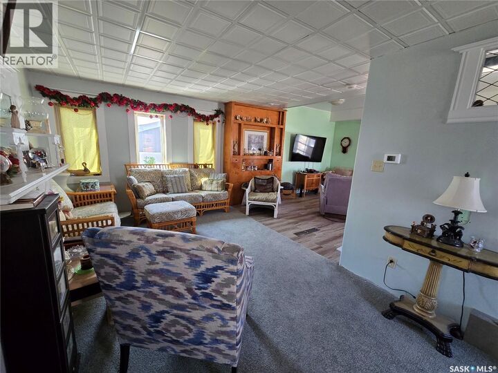 Property Photo:  41 7th Avenue NE  SK S9H 2N2 