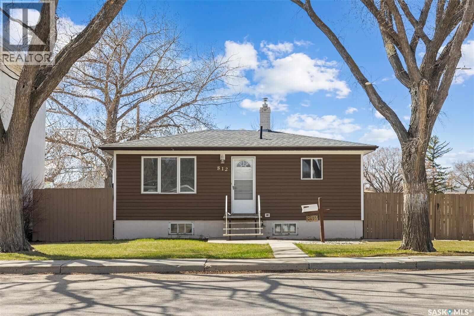 Property Photo:  812 McIntosh Street  SK S4T 5B4 