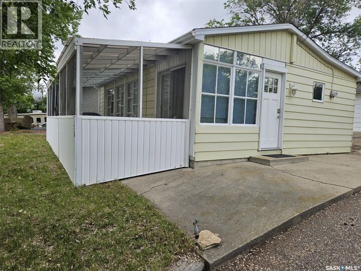 Property Photo:  178 Lakeshore Drive  SK S0G 4L0 