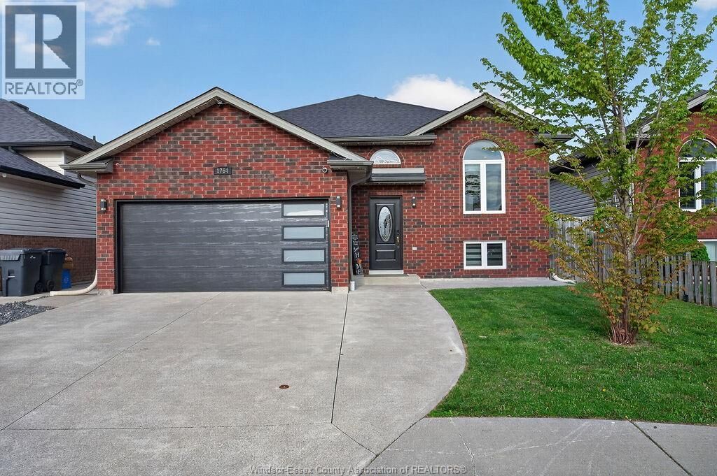 Property Photo:  1764 Magnolia Avenue  ON N8P 1Z1 