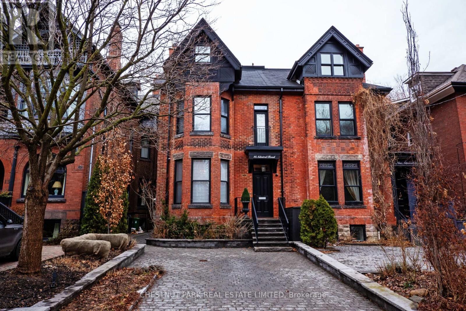 Property Photo:  11 Admiral Road  ON M5R 2L4 