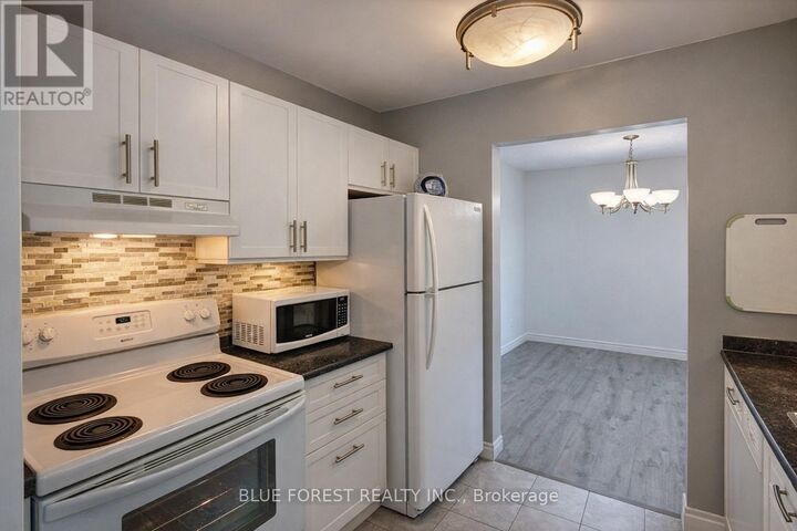 Property Photo:  739 Deveron Crescent 209  ON N5Z 4Y1 