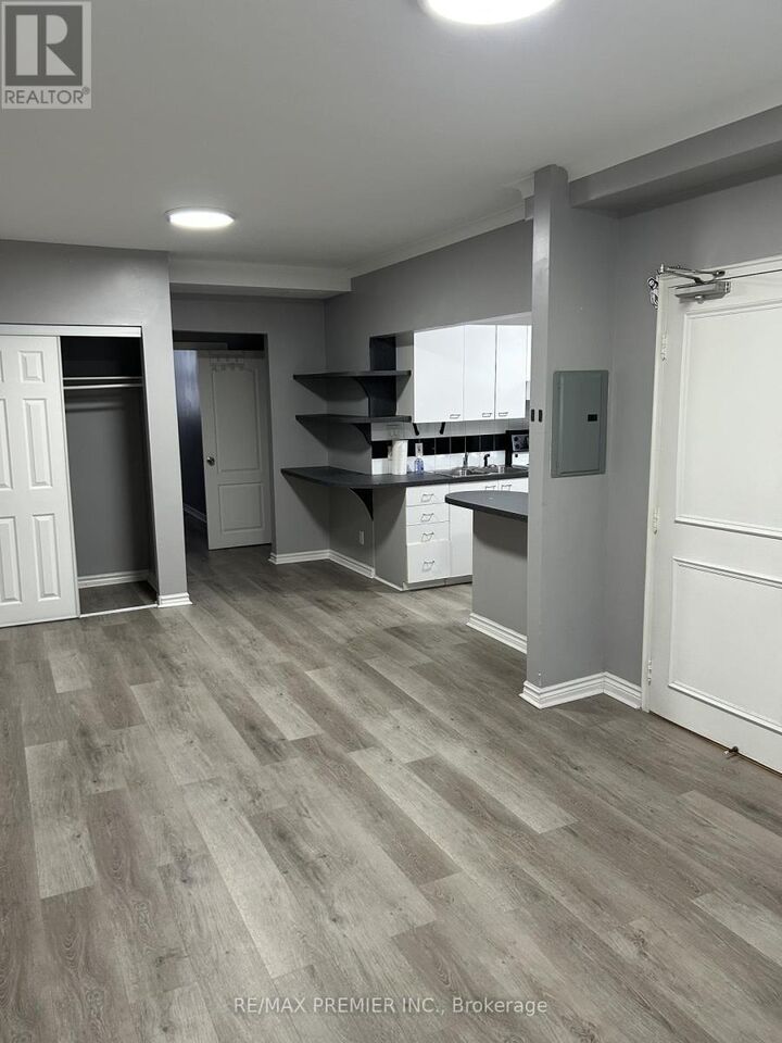 Property Photo:  9 Bracebridge Avenue Lower  ON M4C 2X6 
