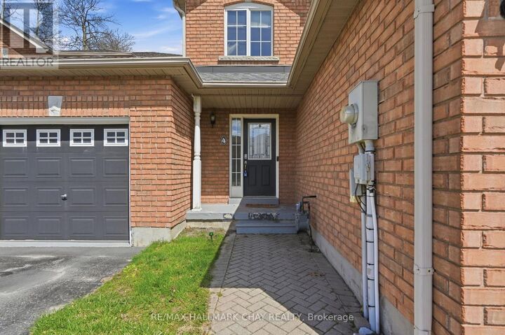 Property Photo:  4 Hawthorne Crescent  ON L4N 8K1 