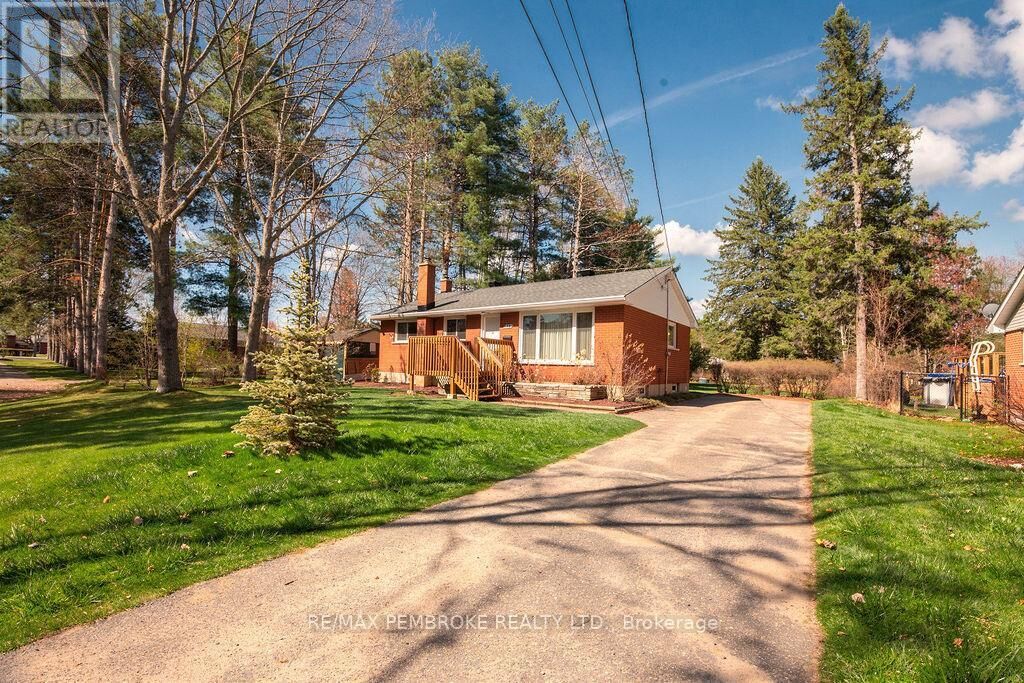 Property Photo:  20 Elmer Avenue  ON K8H 2M2 