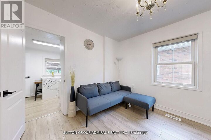 Property Photo:  14 Spears Street  ON M6N 3X7 