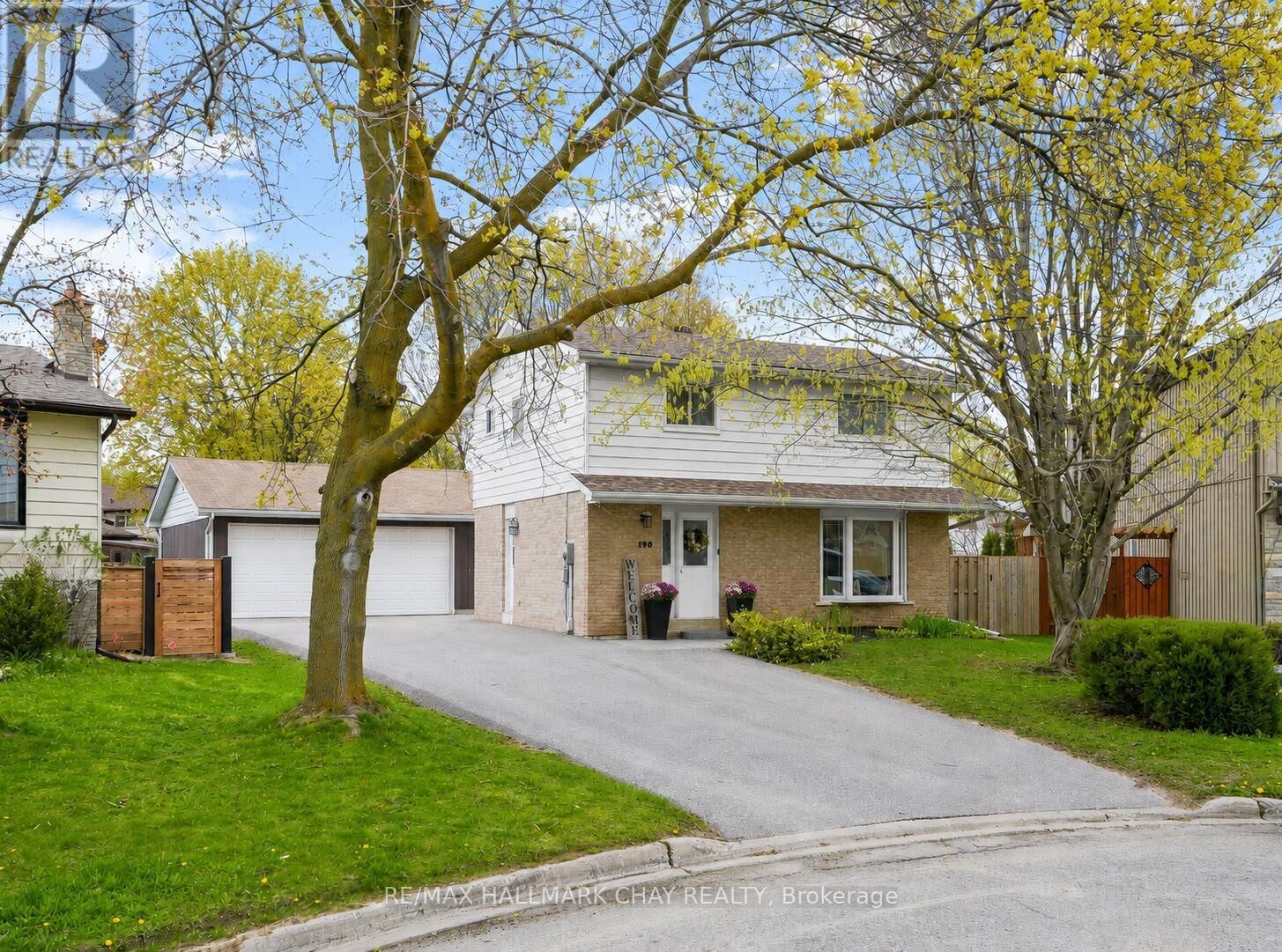 Property Photo:  190 Mackenzie Street  ON L9R 1B8 