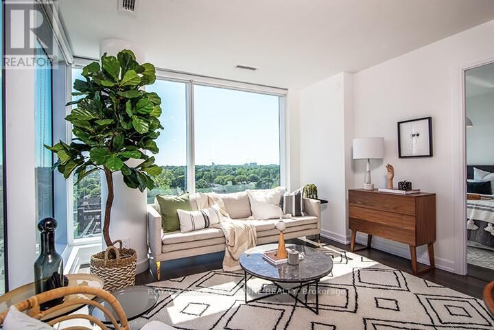 Property Photo:  18 Erskine Avenue 409  ON M4P 0C9 