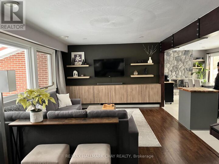 Property Photo:  595 Big Bay Point Road East  ON L4N 3Z9 