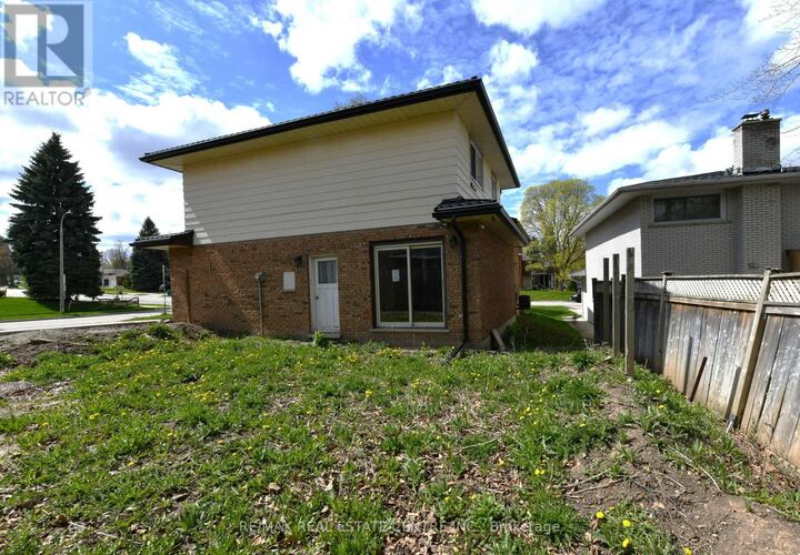Property Photo:  110 Silverspring Crescent  ON N2M 4P4 