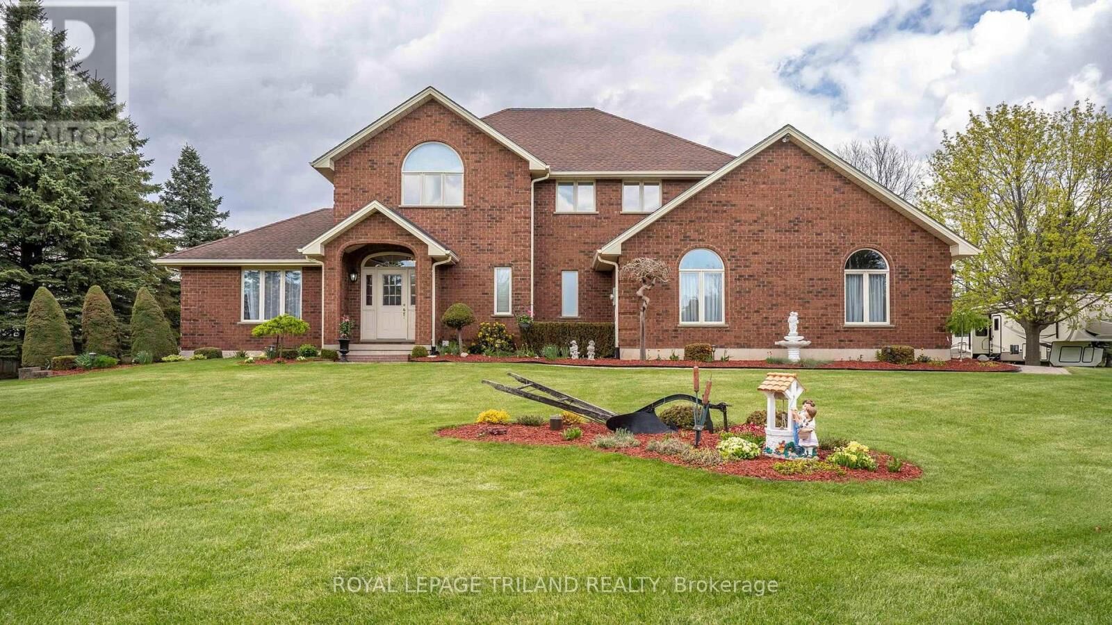 Property Photo:  42720 Meadow Wood Lane  ON N0L 2L0 