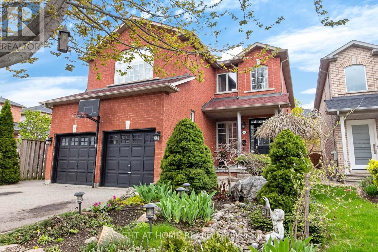 Property Photo:  5956 Rayshaw Crescent  ON L5M 2P2 