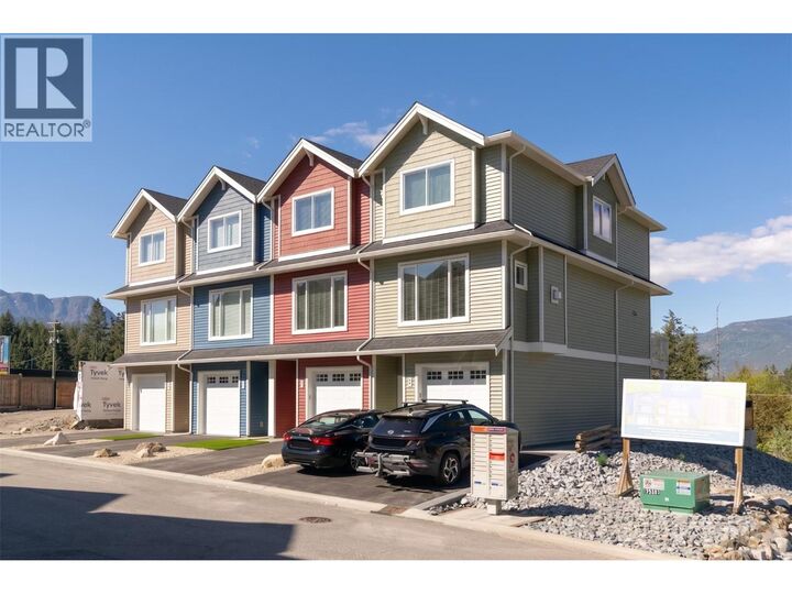 Property Photo:  1910 11 Avenue Northeast 7  BC V1E 2V5 