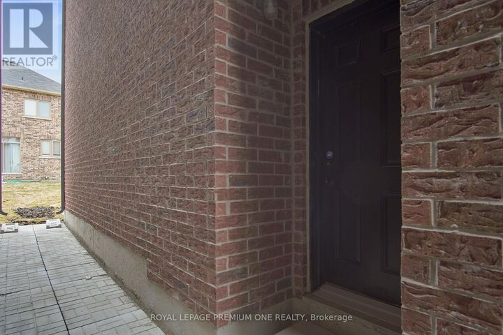 Property Photo:  76 Birkett Way Bsmt  ON L4A 4P3 