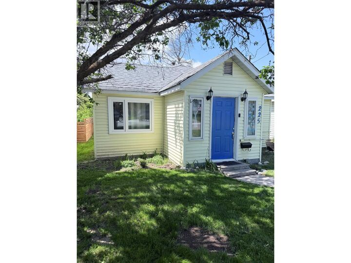 Property Photo:  225 16 Avenue South  BC V1C 2Z5 