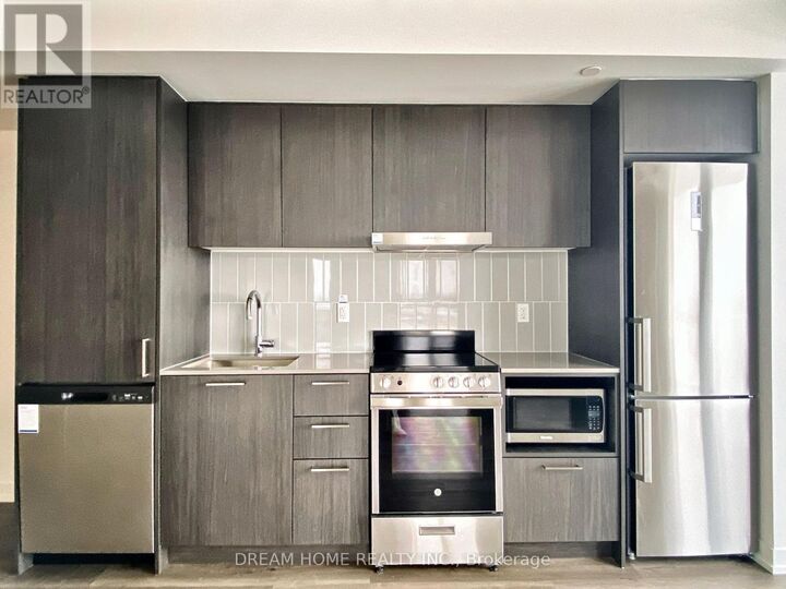 Property Photo:  195 Commerce Street 2711  ON L4K 0P9 