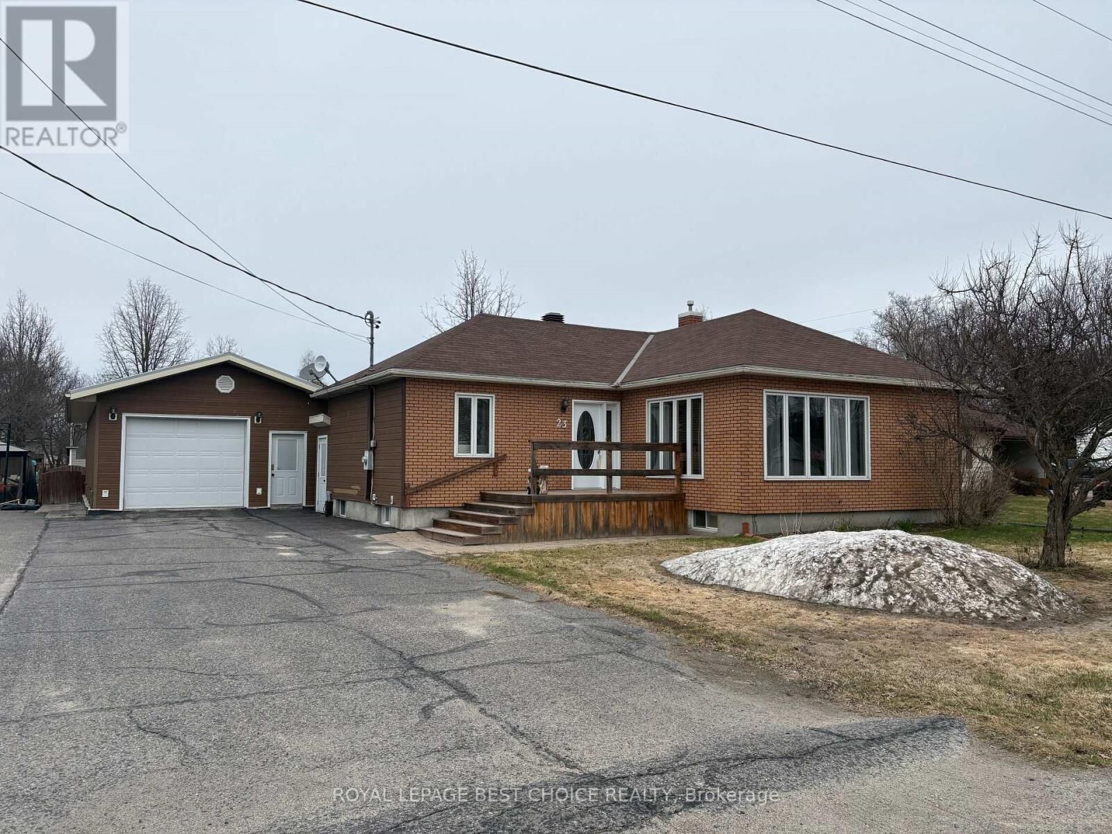 Property Photo:  23 Ninth Avenue  ON P0J 1H0 