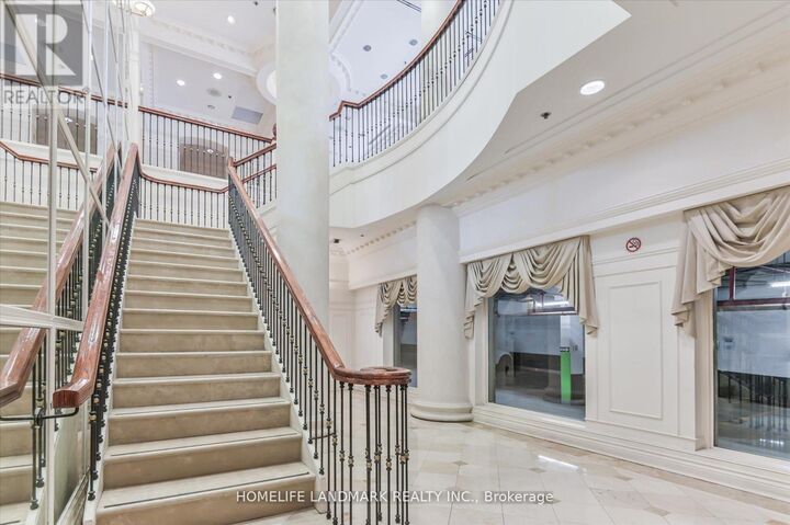 Property Photo:  18 Sommerset Way 206  ON M2N 6X5 