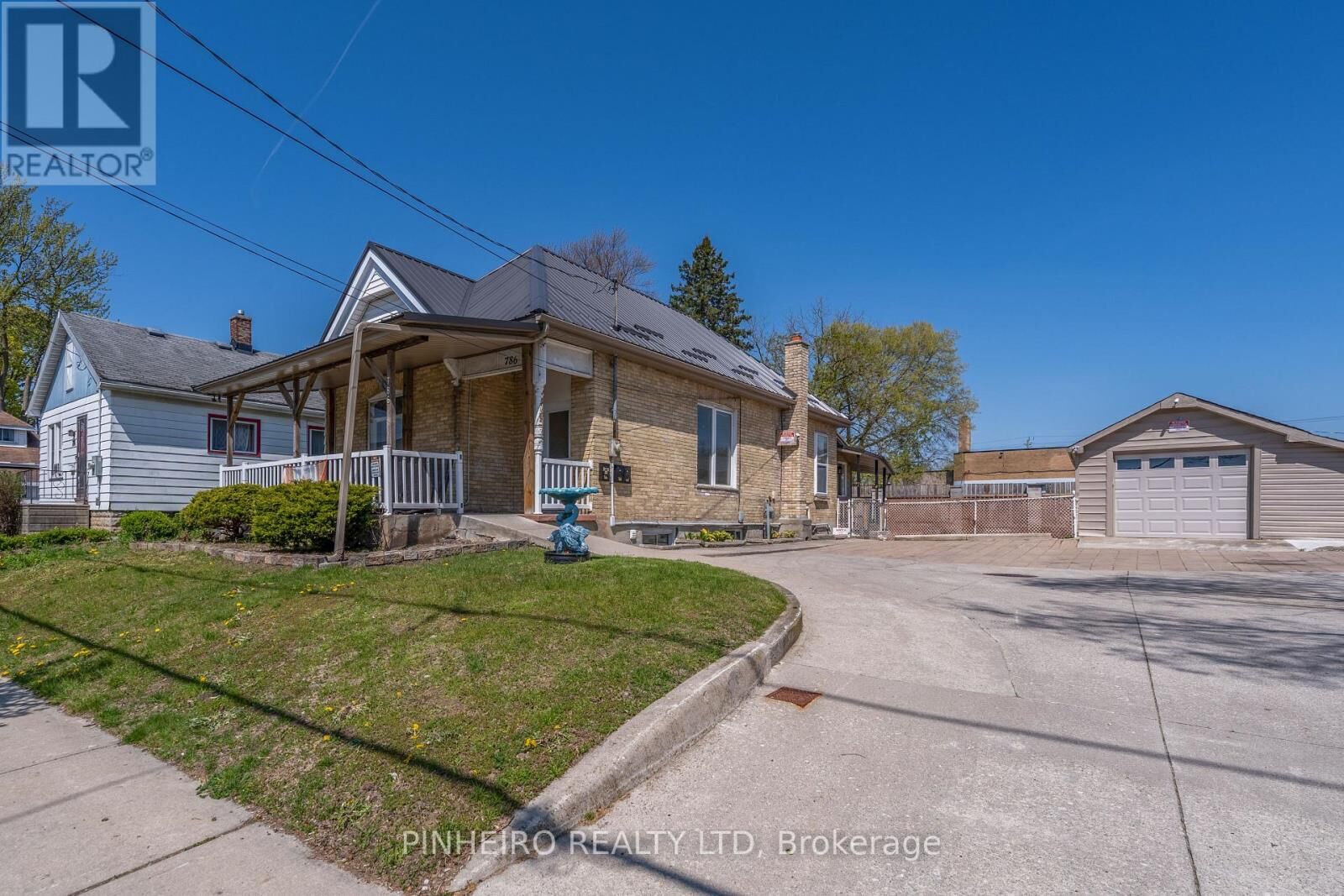 Property Photo:  786 Nelson Street  ON N5Z 1K3 