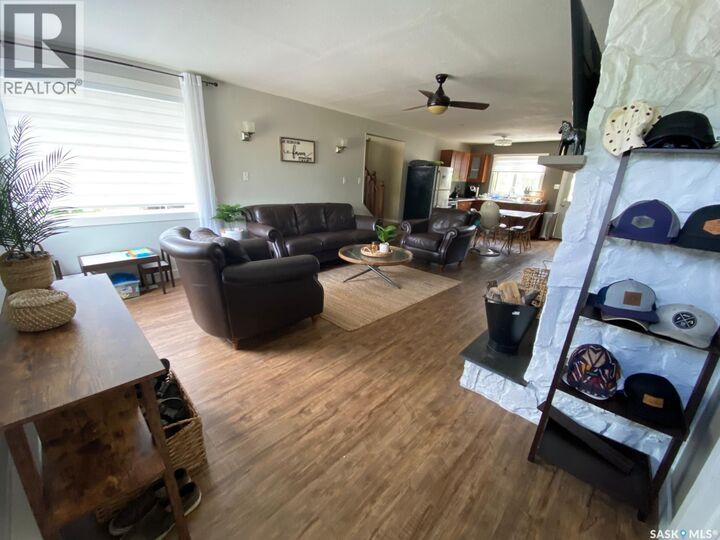 Property Photo:  610 Aurora Street  SK S0G 4L0 
