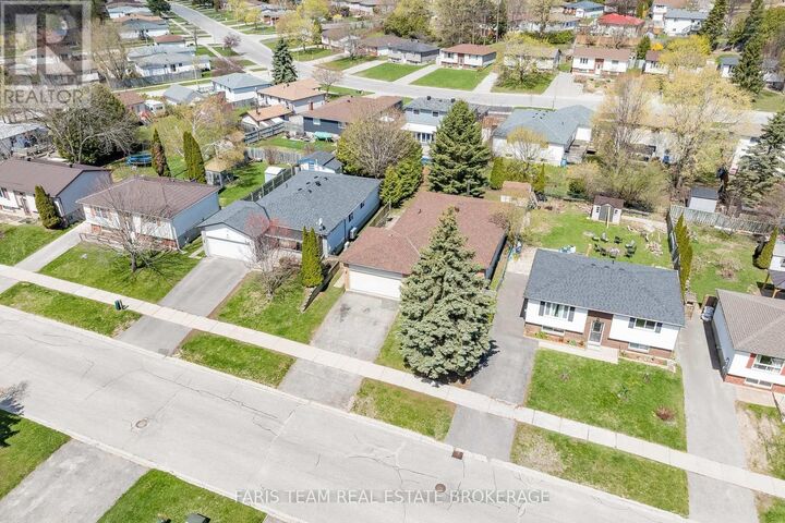 Property Photo:  308 Christine Drive  ON L4R 5A4 