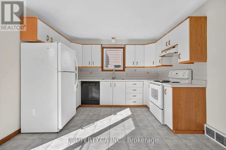 Property Photo:  194 Merritt Avenue  ON N7M 5Y4 