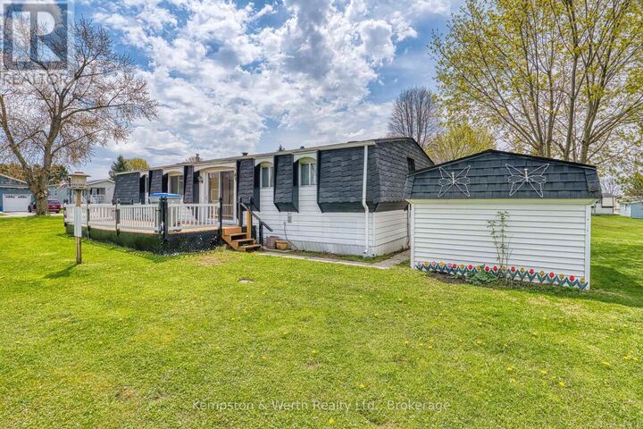 71 Fairview Crescent — photo 1