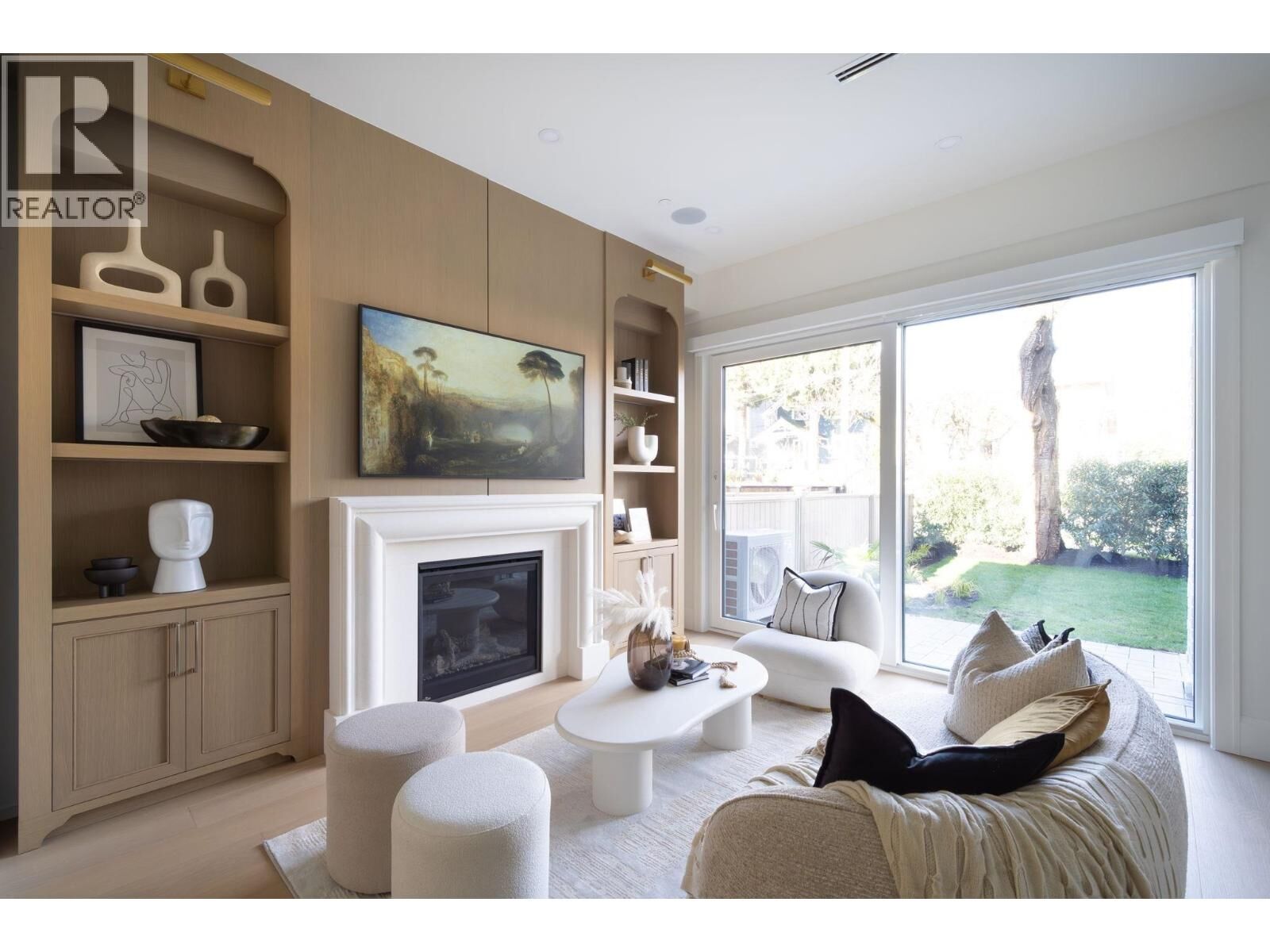 Property Photo:  864 East 16th Avenue 1  BC V5T 2V6 