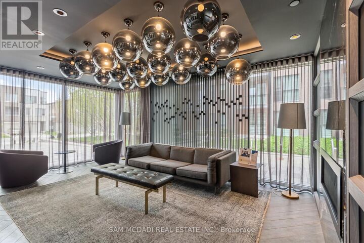 Property Photo:  210 Sabina Drive East 204  ON L6H 0W6 
