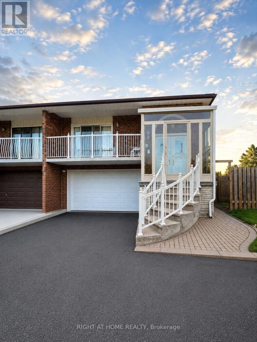 Property Photo:  18 Clubhouse Court  ON M3L 2K5 