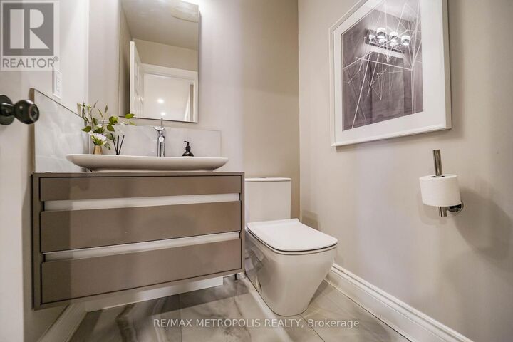 Property Photo:  4392 Grassland Crescent  ON L5V 1E2 