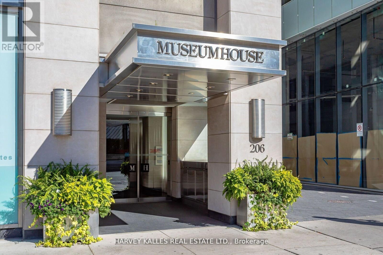 Property Photo:  206 Bloor Street West 1202  ON M5S 1T8 
