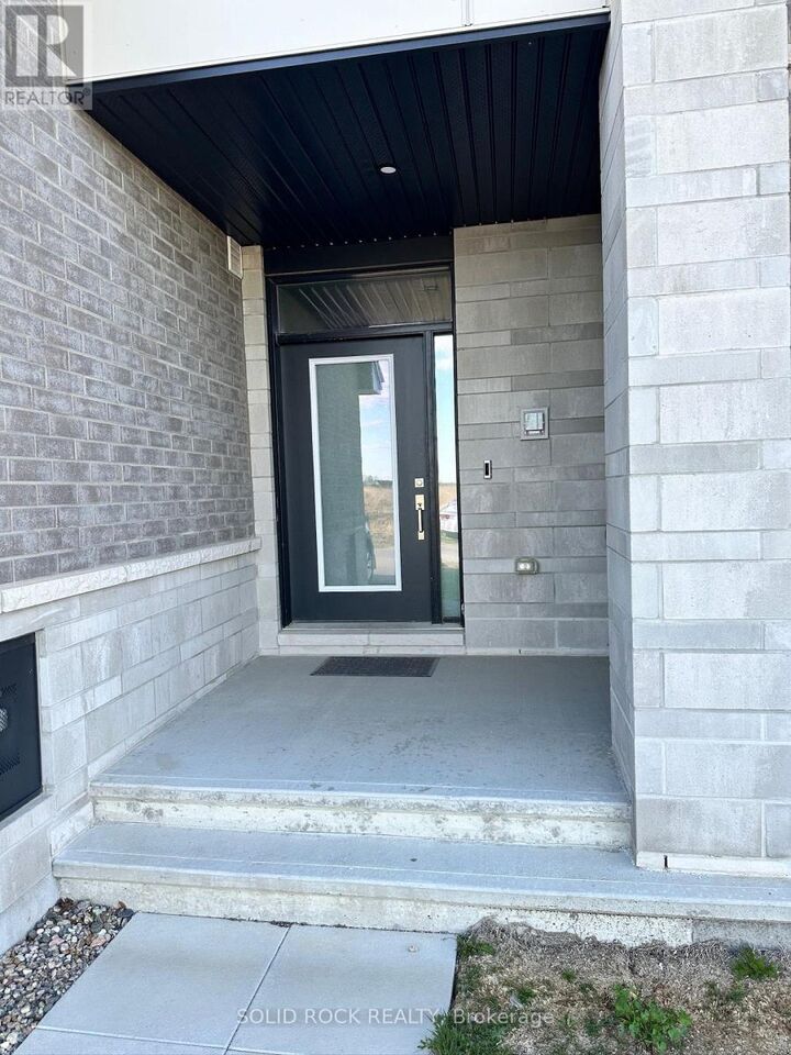 Property Photo:  135 Rockmelon Street  ON K1X 0K3 