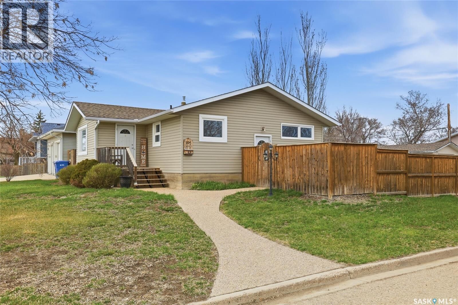 Property Photo:  105 Queen Street  SK S0G 3L0 