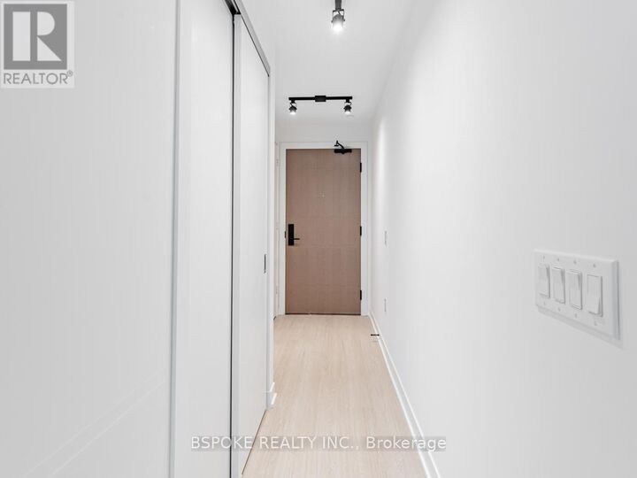 Property Photo:  195 McCaul Street 1404  ON M5T 0E5 