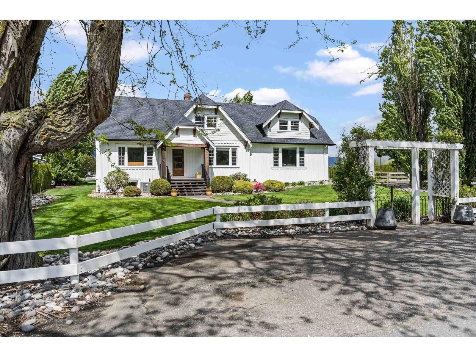 Photo de la propriété: 42383 Sinclair Road BC V2R 4N8