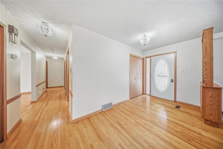 Property Photo:  637 McIvor Avenue  MB R2G 1A2 
