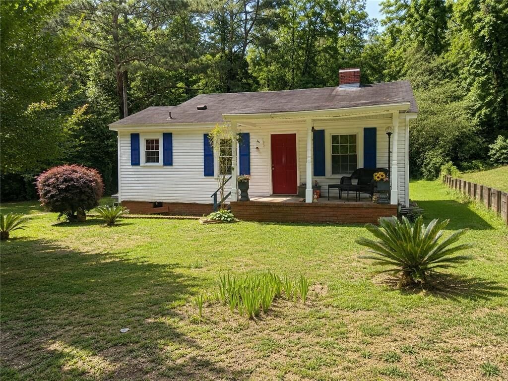 Property Photo:  2701 11th Place  AL 36869 