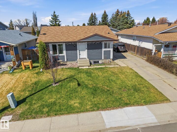 Property Photo:  5702 50 Street  AB T7Z 1A8 