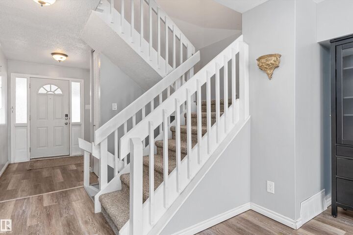 Property Photo:  6734 36A Avenue NW  AB T6K 1S3 