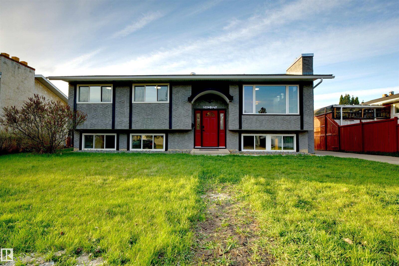 Property Photo:  18412 92 Avenue NW  AB T5T 2R2 