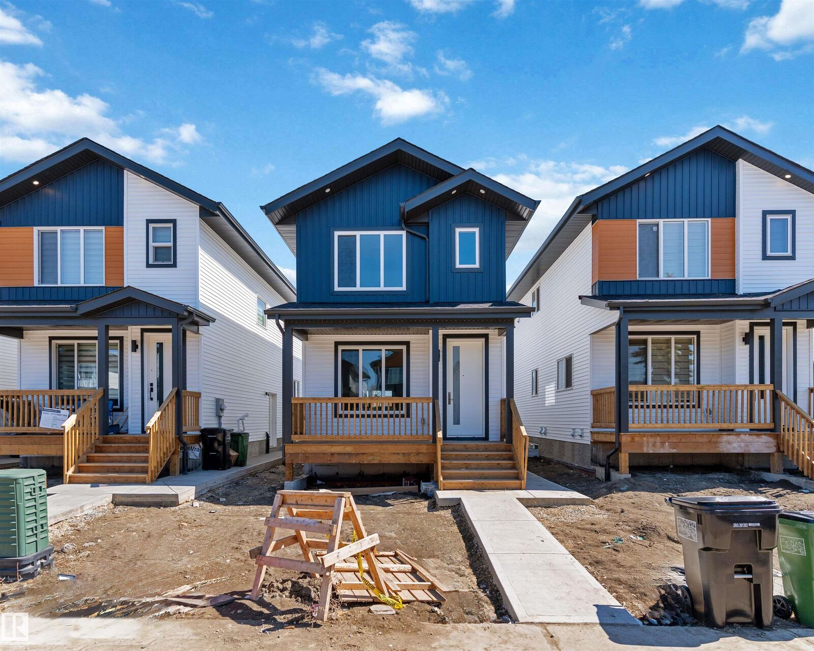 Property Photo:  12427 47 Street NW  AB T5W 5E5 